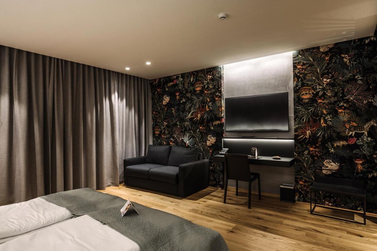 צליה Hotel A Plus מראה חיצוני תמונה