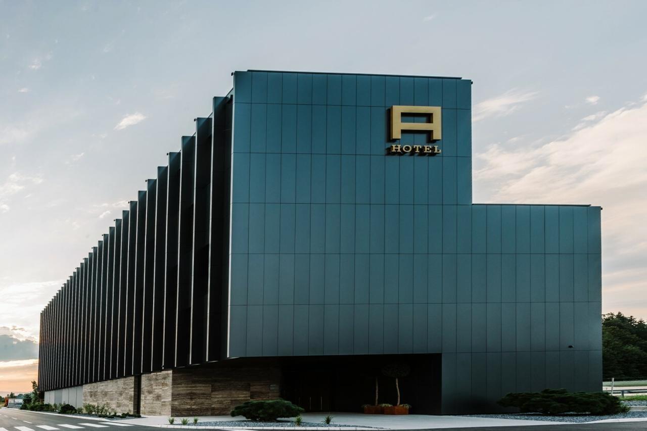 צליה Hotel A Plus מראה חיצוני תמונה