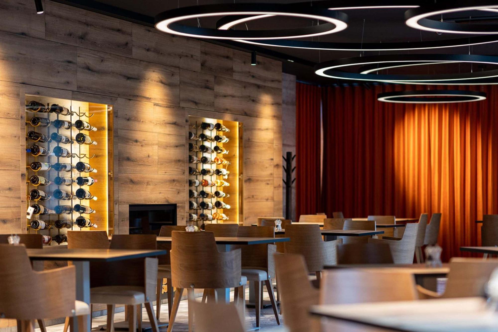 צליה Hotel A Plus מראה חיצוני תמונה
