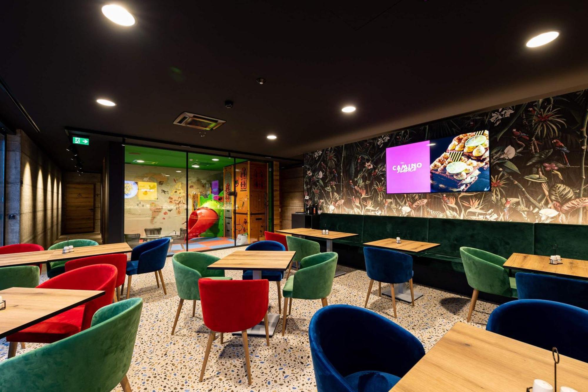 צליה Hotel A Plus מראה חיצוני תמונה